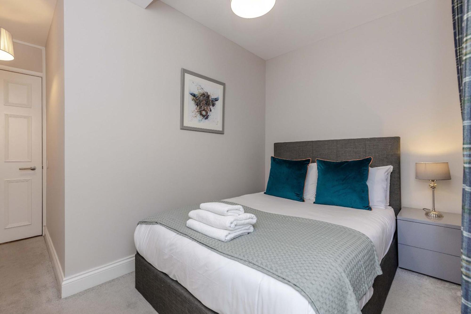 Dragon Suites - Edinburgh City Centre 2 Bed Apartment, Edinburgh